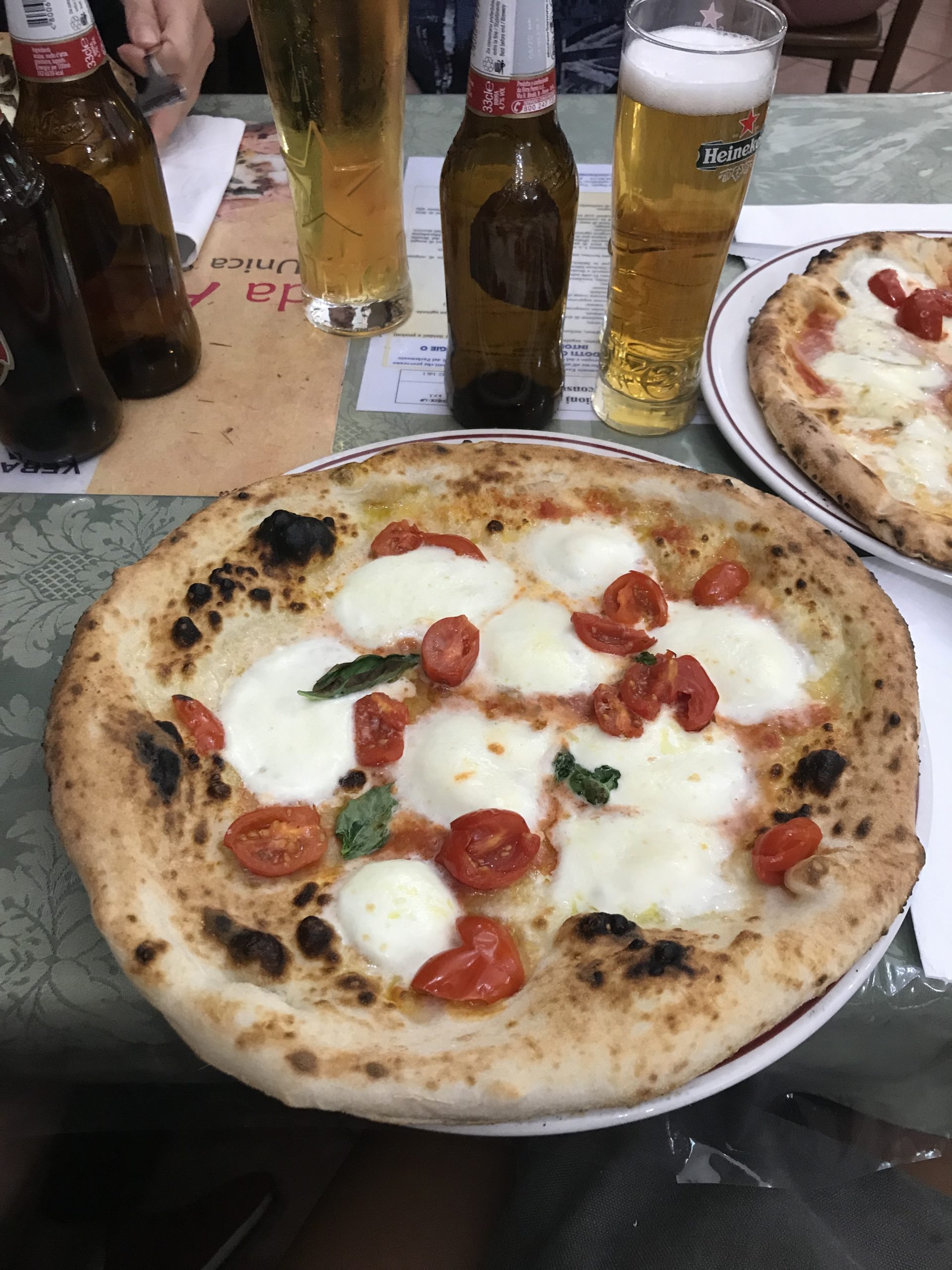 Pizza Review: Pizzeria Da Attilio, Neapel | manopasto