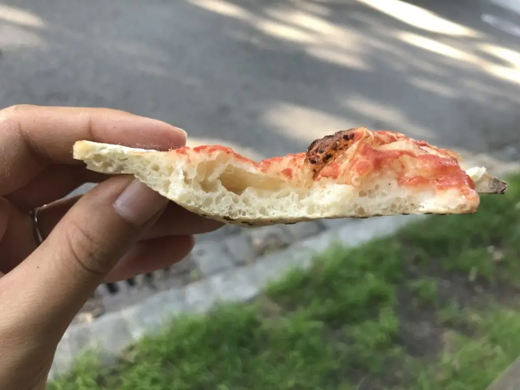 Forza Napoli Pizza München Stück Seitenschnitt