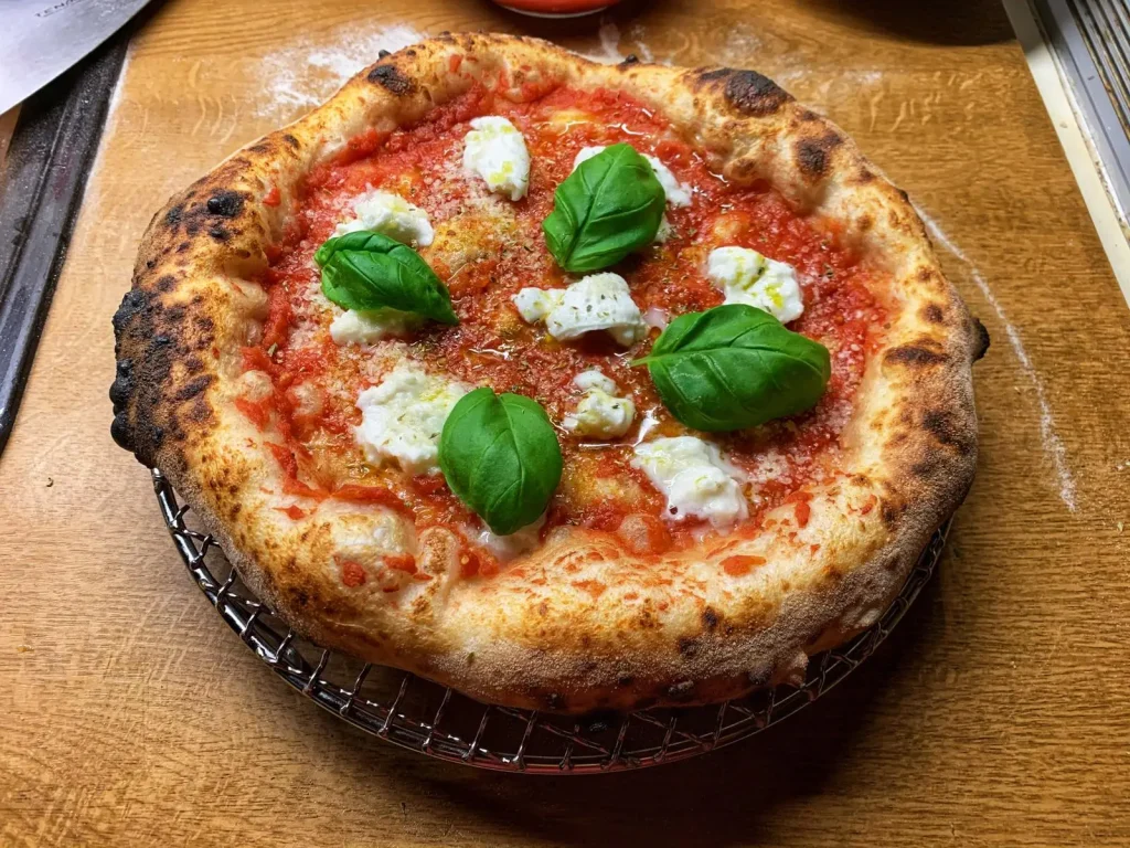 Neapolitanische Pizza Poolish gebacken