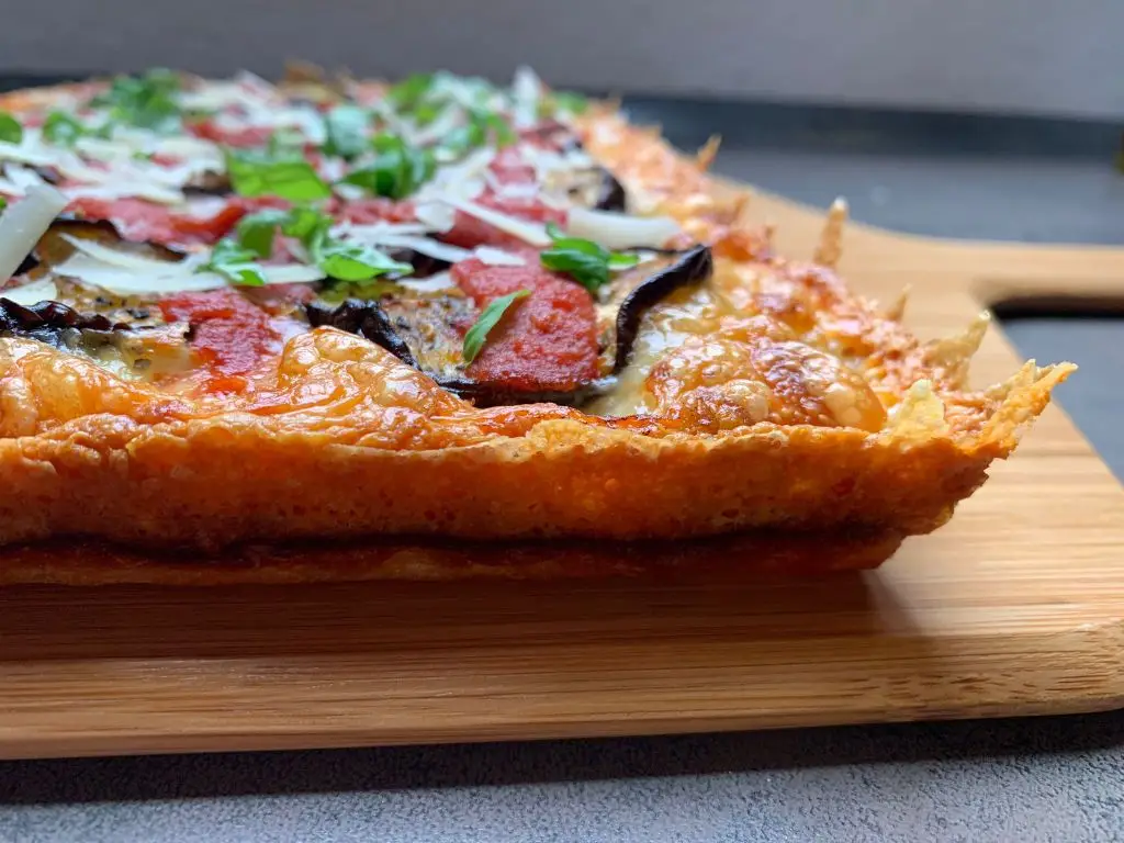 Detroit Style Pizza - Cheese crust (frico)