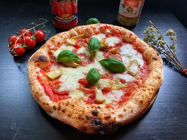 Neapolitanische Pizza Dallagiovanna Nahaufnahme