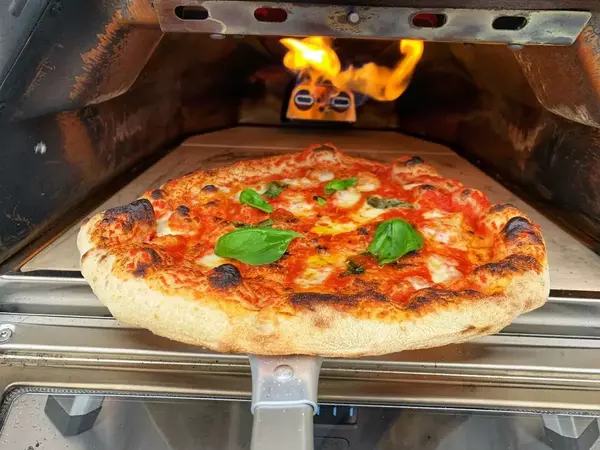 Pizza Margherita baked in Ooni Karu 16 with gas