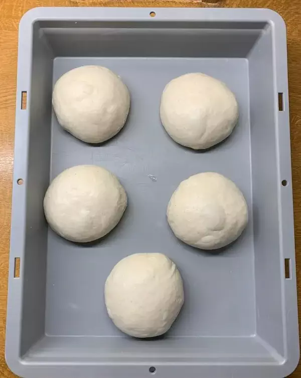 Dough balls before balled fermentation
