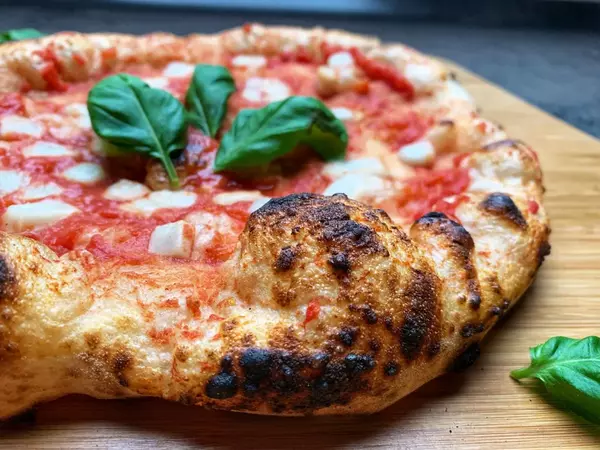 Vegan Pizza Margherita Close-Up