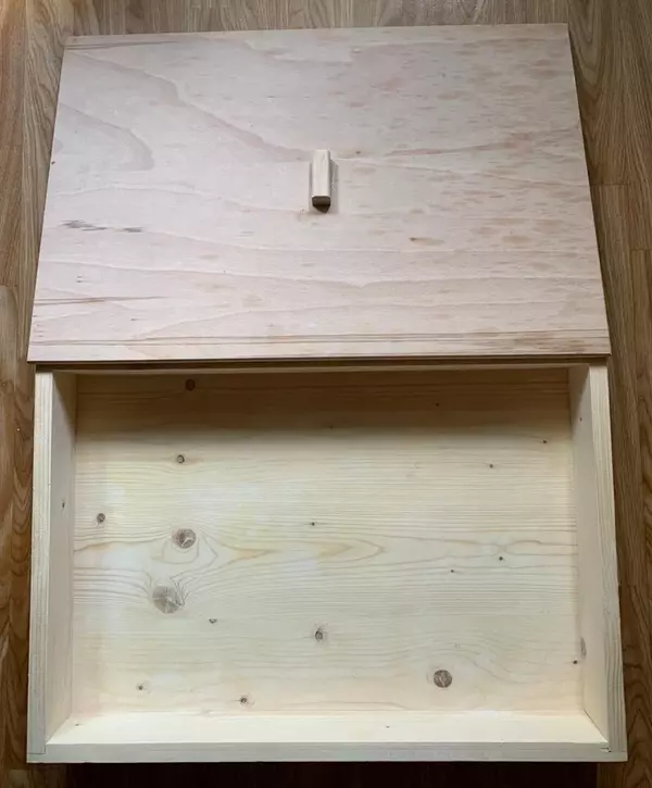 Wooden storage box for dough balls