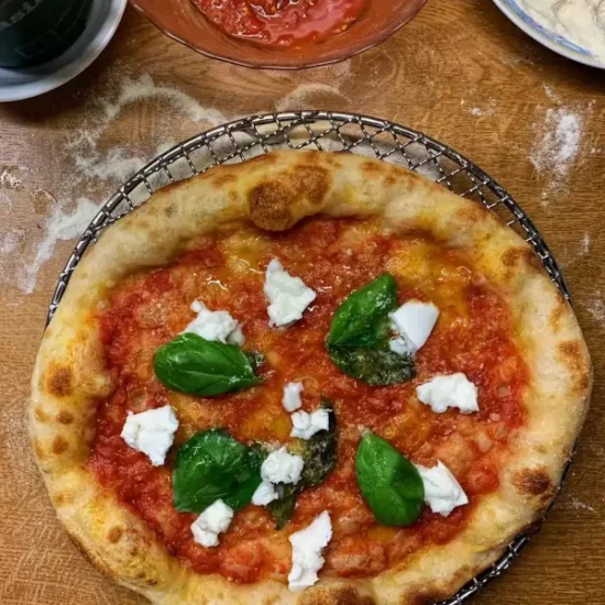 Neapolitanische Pizza Haushaltsofen Beitragsbild