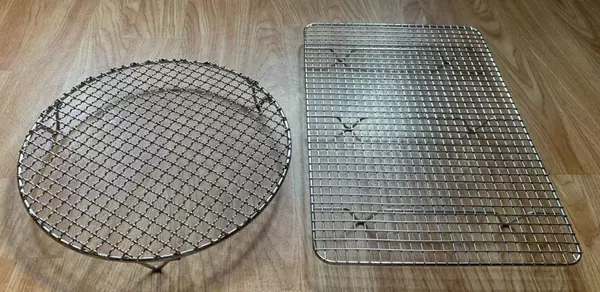 Cooling rack round and rectangular