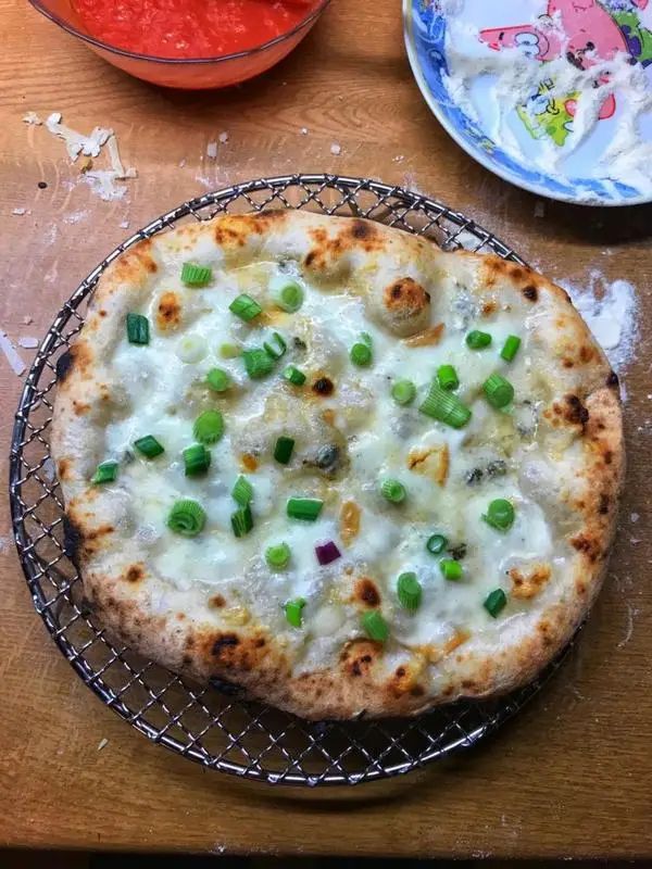 Pizza Creme fraiche, gorgonzola and spring onions