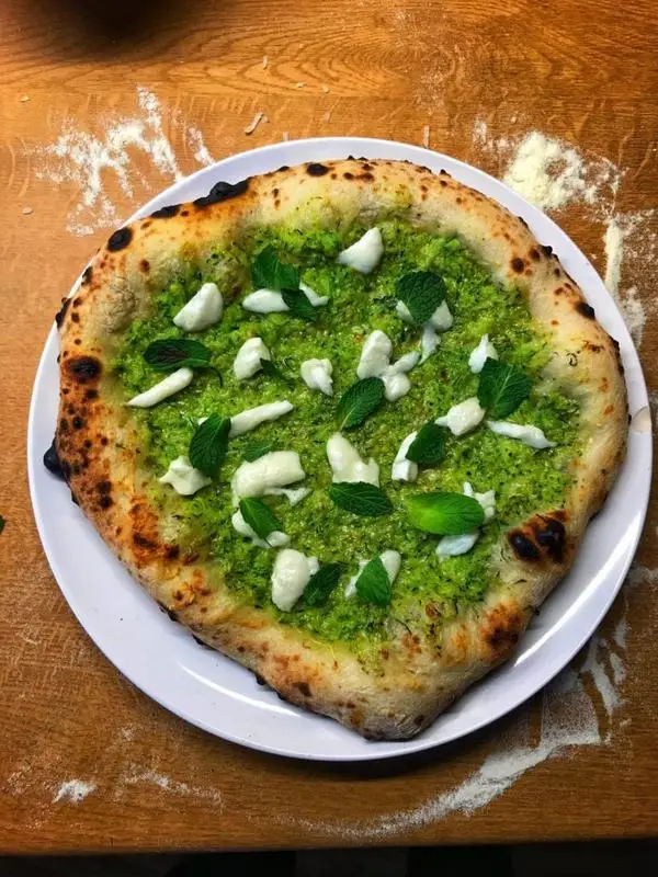 Pizza with zucchini, buffalo mozzarella and mint