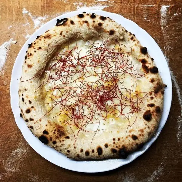 Pizza Quattro Formaggi with chili threads